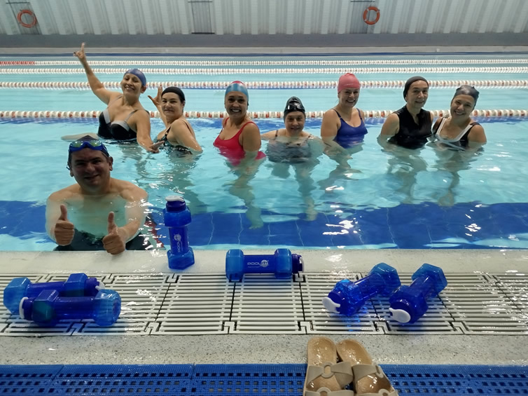Entrenadores POOL FIT en acción